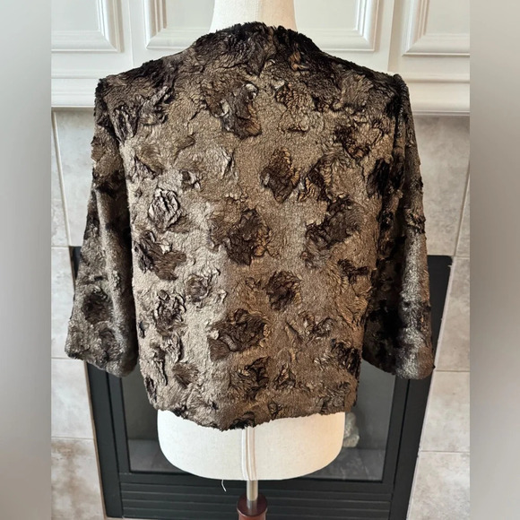 Sugar+Lips Women's Faux Fur Smooth Brown Cropped 3/4 Sleeve Jacket Small NWT - Picture 2 of 12